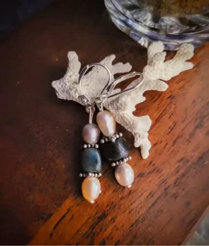 pearl and black onyx dangle earrings in 925 sterling silver with leverback closure