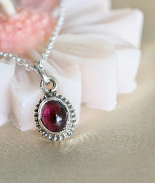 925 silver pendant in oval shape garnet gemstone