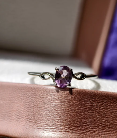 925 silver ring with amethyst gemstone