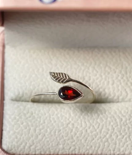 Adjustable 92.5 sterling silver ring with Garnet gemstone