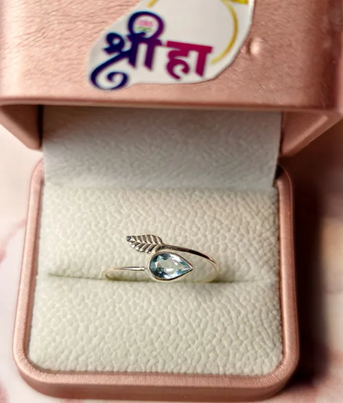 Adjustable 92.5 sterling silver ring with Blue Topaz gemstone Adjustable 92.5 sterling silver ring with Blue Topaz gemstone