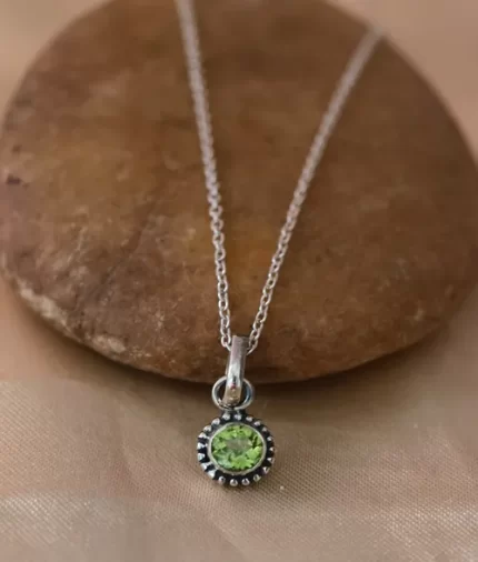 925 sterling silver peridot pendant with round cut gemstone and handcrafted rawa work border