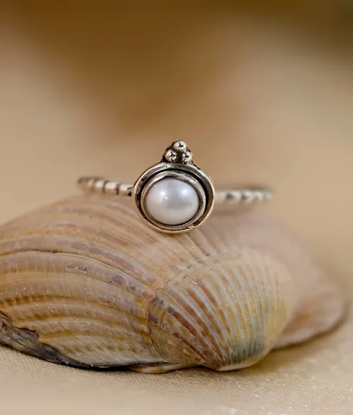 925 silver ring with pearl